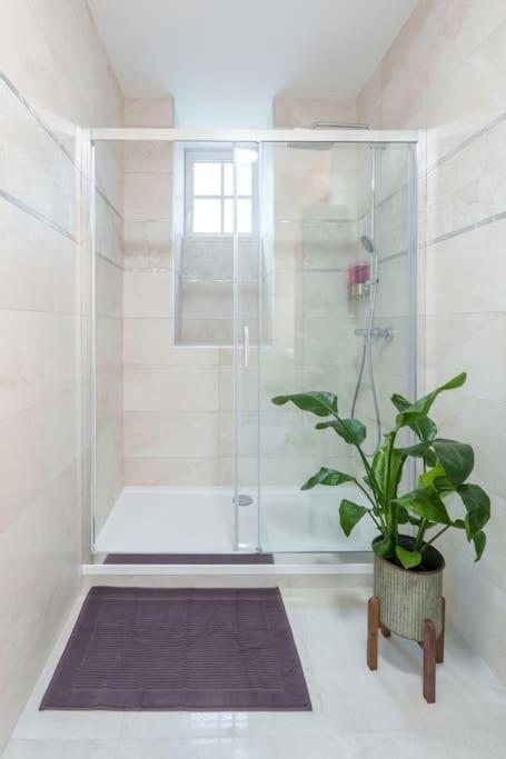 Appartement Lumineux Avec Cour Chaumont  Esterno foto